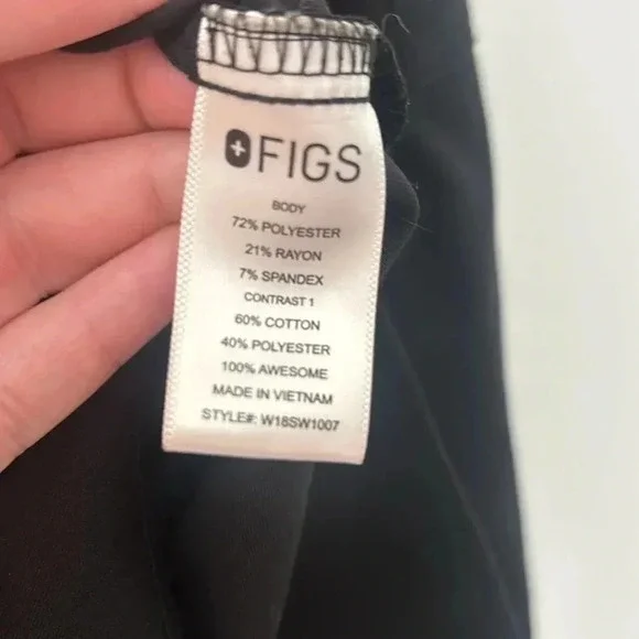 FIGS Bellery Scrub Jacket in Black - Picture 9 of 10